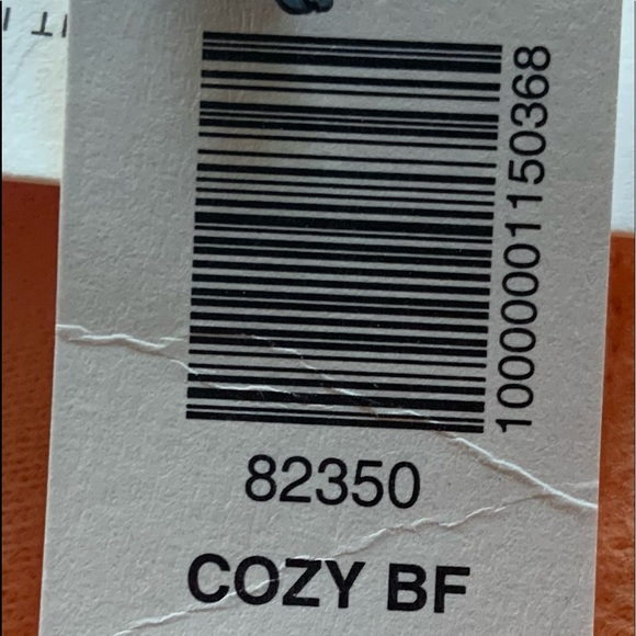 Aritzia Cozy Boyfriend Shorts in the colour apricot - Picture 3 of 9